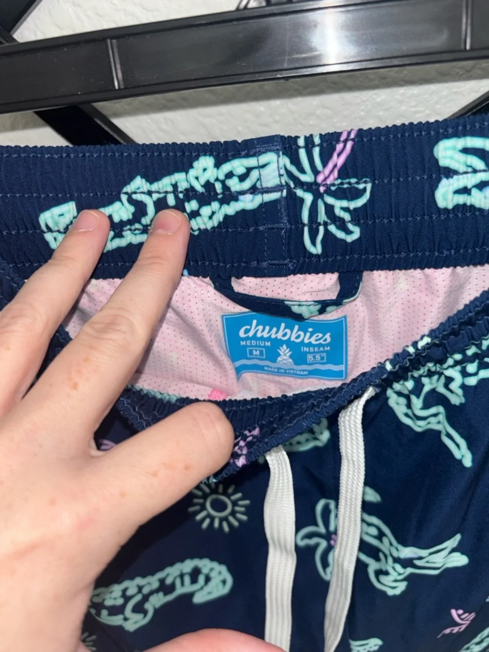 Chubbies Neon Glades Swim Trunks Navy Alligator Palms 5.5 Inseam M - Picture 5 of 6